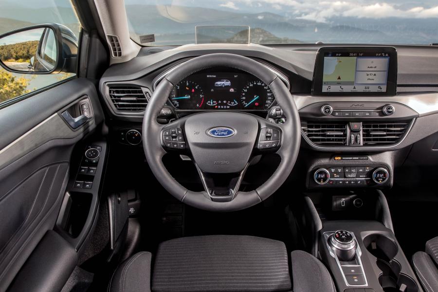 Торпедо Ford Focus Titanium 2018 года  (WW) (фото 18 из 41)